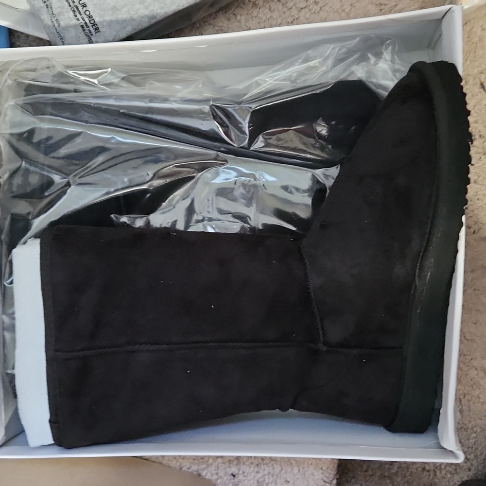 Black winter boots